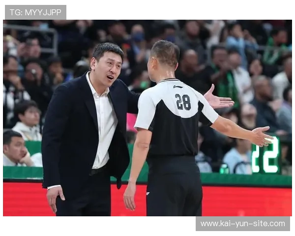 同曦防守沟通存在明显问题 换防交代不清导致空位频现 同曦防守沟通存在明显问题 换防交代不清导致空位频现